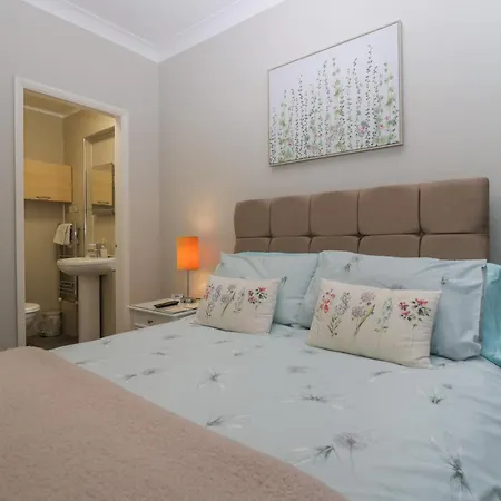 Sandown בית נופש *